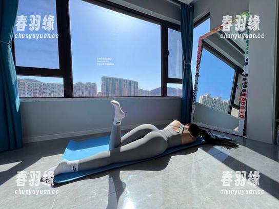 微密圈 - 120斤的小王同学的壁纸美图，红色内衣抢眼又惹人思绪。
