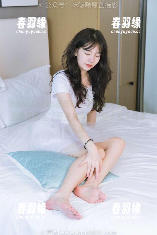 BoBoSocks袜啵啵 - 原图毫不保留，奶油的薄黑丝（脚尖加固款）让人忍不住多看几眼。