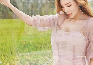 Feilin嗲囡囡 - 好吧，SiByl李思宁给我搞了个定制的银发芭比图集，看得我脑子里一阵乱想着...