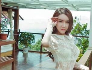 GIRLT果团网 - 龚玥菲办公室写真，别让屏幕挡了你的视线。