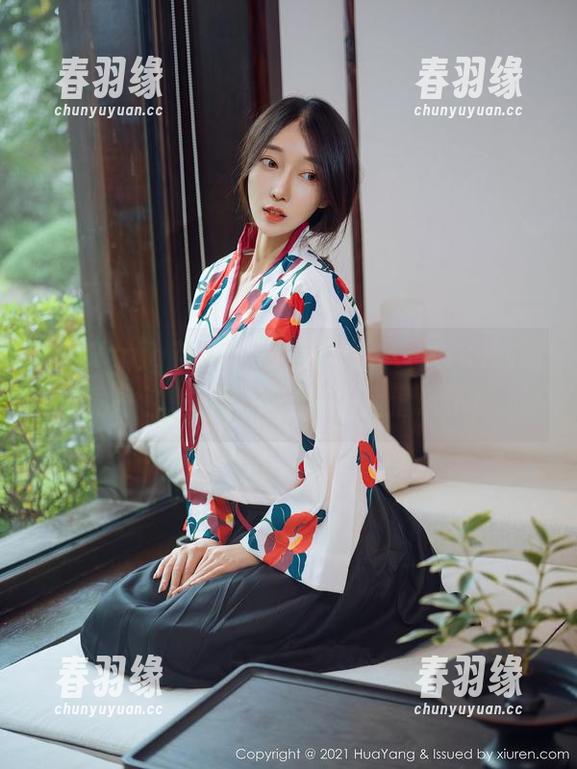 HuaYang花漾 - 不得不说，宋KiKi的眼镜图包里有点小怪，把我逗乐了！
