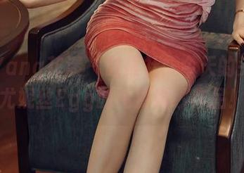 HuaYang花漾 - 时报社：今天的头条是尤妮丝Egg的免费婚纱作品！