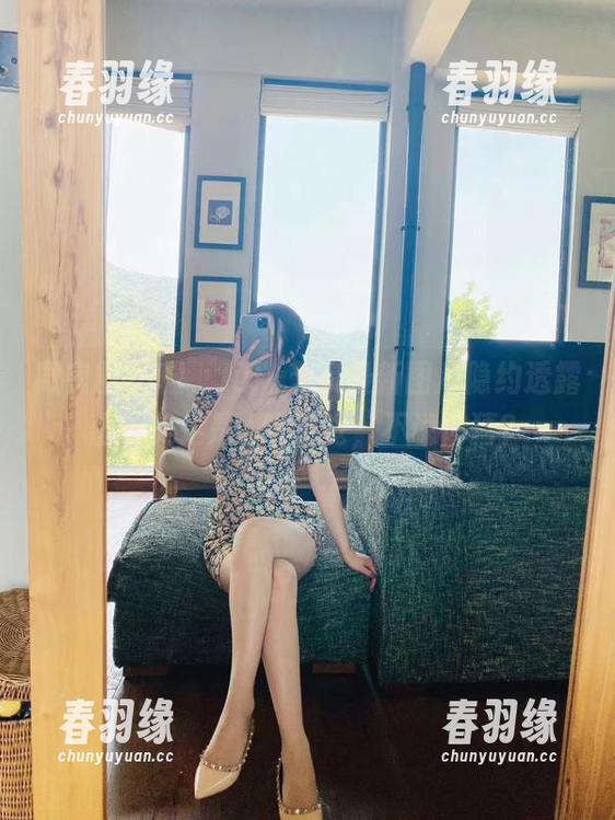 微密圈 - 嘘，July芝岚最新图片隐约透露出的美足是...啥感觉，不说你猜？