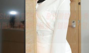 MFStar模范学院 - 杂技般的泳池秀——小奶瓶呜呜原图作品集，别说我没警告你！