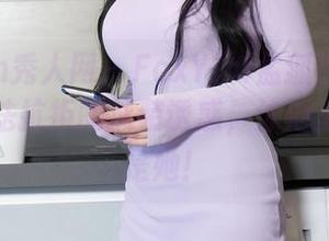 Xiuren秀人网 - FoxYini孟狐狸的最新图包无法抗拒的泳装诱惑，泳池里真不愧是她！