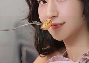 Xiuren秀人网 - 说好的唐安诺定制写真，结果女仆看上去比我还想当家呢？