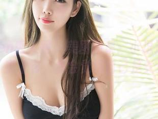 Xiuren秀人网 - 美图图集：小逗逗的红裙，穿上它，你会觉得自己是女王！
