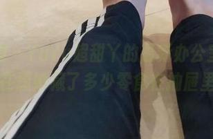 微密圈 - YuYu超甜丫的最新办公室照，我在想她藏了多少零食在抽屉里。