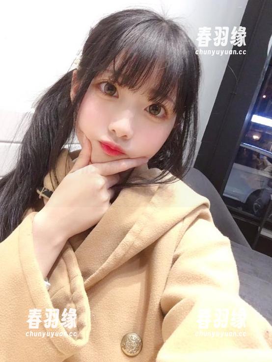 精选！Wendy的黑猫妹妹：看，衣服都快被猫占领了！