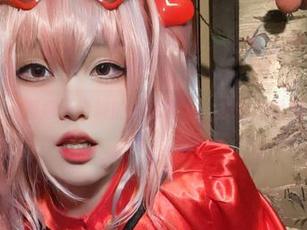 又一波七七娜娜子学妹的cos套图，眉眼倒是挺勾人的。