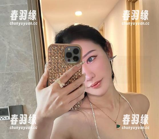 微密圈 - 定制办公室日常，不爱笑的赛琳教你如何把办公桌变身美丽造景！