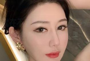 微密圈 - 就在不爱笑的赛琳的无圣光合集里，极致性感变得如同流星。