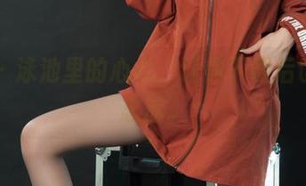 丽柜 - 泳池里的心心，让你下载后也流连忘返。