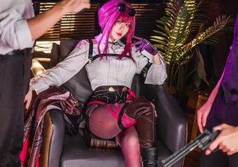 九言的女王写真：这自信让人想惹事。