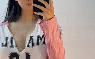 微密圈 - 新图集上线，俏妞qiaoniuTT和她那双抓人眼球的红色渔网袜！