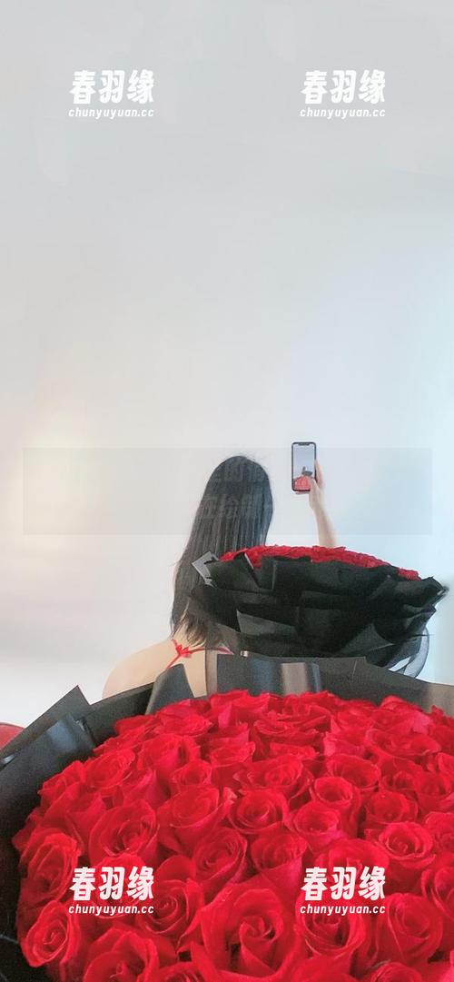 微密圈 - 制服图集里的俏妞t，她的每个姿势都像是在绘制一个谜...