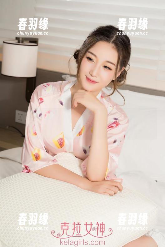 克拉女神 - 原图中的瑞莎和她的白裙，平淡里竟透出一丝云淡风轻的存在感。
