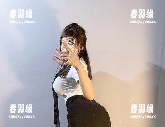 微密圈 - 兔宝妮to把教室变成了她的秀场：精选图片展示她如何在课桌上比心