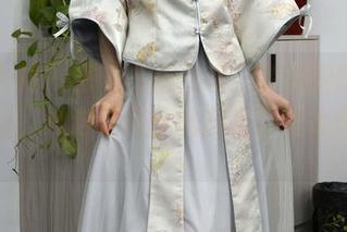 初夏女神 - 把“古往今来”变成安妮的定制作品，她这是在玩讽刺吗？我太理解了…