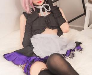南桃Momoko的白色制服，最新图片，有人说像白色泡沫，等泡沫“跑”了就变成了！哈哈！