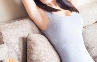 头条女神 - 套图分享：艾小青，这位学姐真的是太让人侧目了吧？