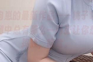 奇行家狗崽的最新作品——桃子听蝉，图书馆系列中总有那么一两张让你想留下去捣鼓，哈哈。