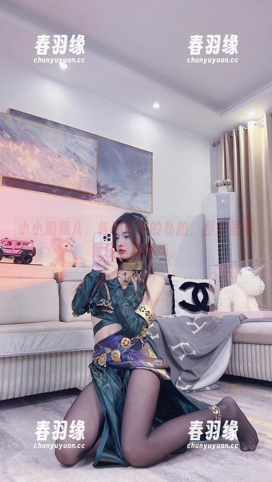 小小奶瓶儿，各种可爱的私拍，图片里满是轻松和趣味。