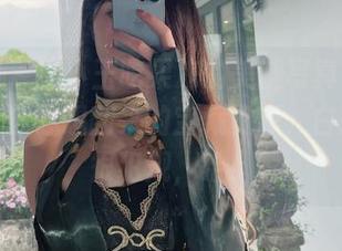微密圈 - “小玉吃果冻的美腿写真集”——一个你总想翻来的宝藏资源，白嫩腿肚很犯规，哈！