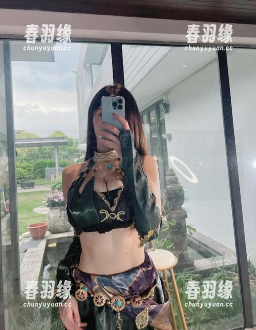 微密圈 - “小玉吃果冻的美腿写真集”——一个你总想翻来的宝藏资源，白嫩腿肚很犯规，哈！