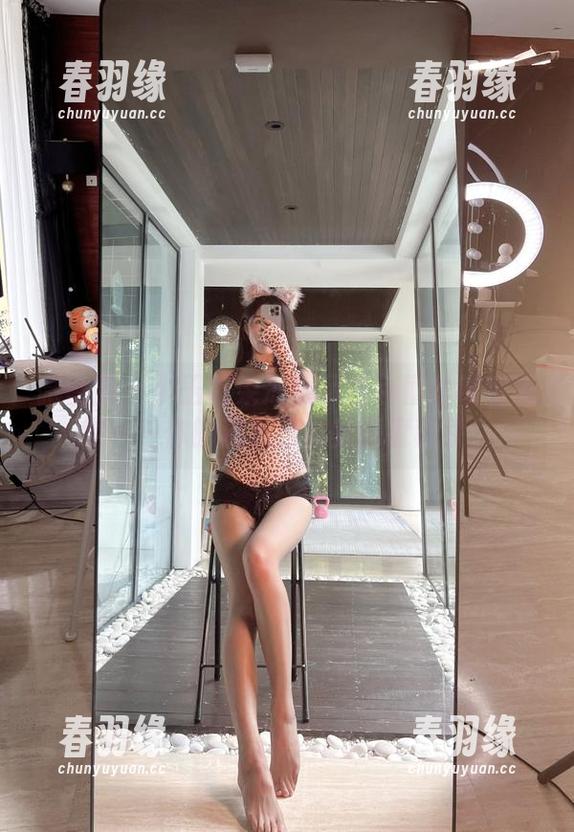 微密圈 - 小玉吃果冻展示白色蕾丝镂空美学——你的资源已被美丽度秒杀！