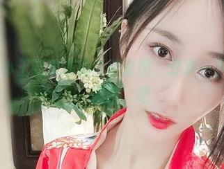 微密圈 - 小玉吃果冻的天使套图，分享一下这不羁的‘翅膀’吧