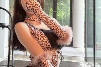 微密圈 - 这张照片里的小玉吃果冻把体操服穿得如此自如，激发我也想来一套，只是人家是专业的。
