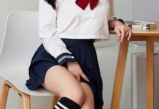 尤蜜荟 - 抖娘利世的吊带写真：穿上一个小彩带就能变身吗？