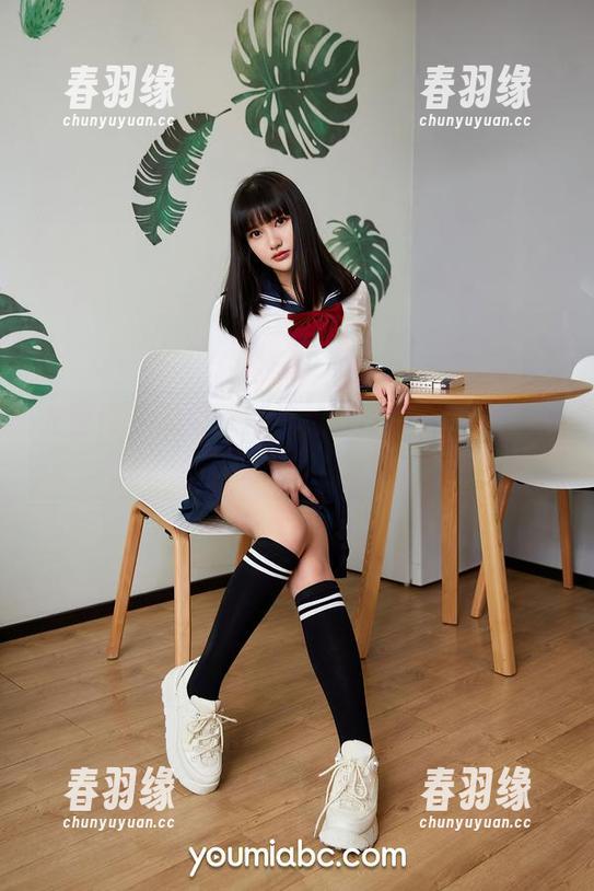 尤蜜荟 - 抖娘利世的吊带写真：穿上一个小彩带就能变身吗？