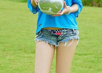 尤蜜荟 - 探讨易阳的水手服合集，原图里藏着的小心思.