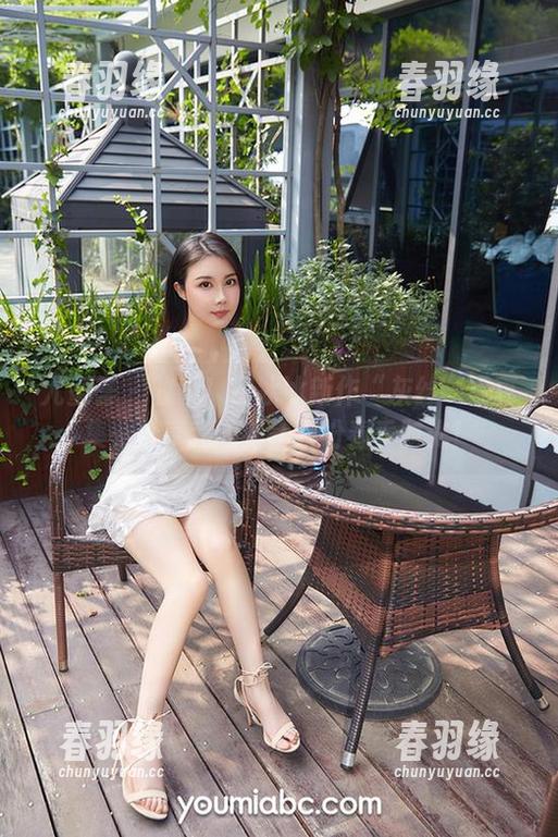 尤蜜荟 - 收藏！田冰冰新作“灰丝”写真集，分享我的绝美缤纷春季时光！
