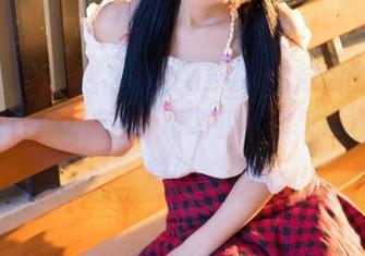 推女神 - 陈嘉嘉Tiffany在图库做的这个幼教白领OL造型，明明甜美却又透着一丝俏皮。