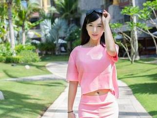 推女郎 - 原图在这里，王明明的夏天，这身搭配究竟想干嘛？