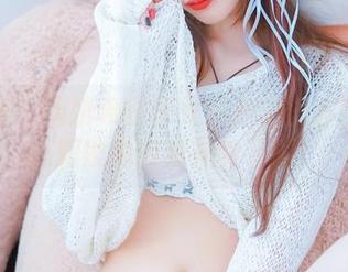 果团网 - 周妍希在修女角色中的套图：小心别被她的眼神卖了啊！