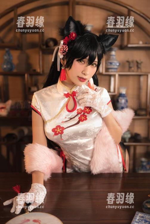 看柘烟Zuken如何驾驭大凤礼服，照片和图册里藏着不少“小心机”。