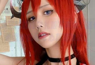 一波桜满三时的约尔礼服写真集，随便翻翻画面中的好奇心真是没边。