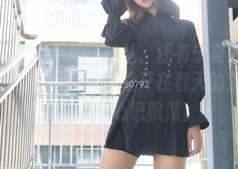 梦丝女神 - 草地、花丛、还有宁夏的可爱写真，整个画面都像是开在春天的梦中，真是让人心思飘荡。