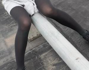 森萝财团私拍：这粉嫩的白丝美足真让人想热一锅水？