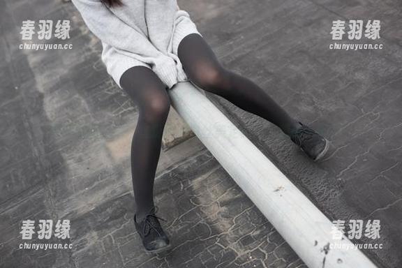 森萝财团私拍：这粉嫩的白丝美足真让人想热一锅水？