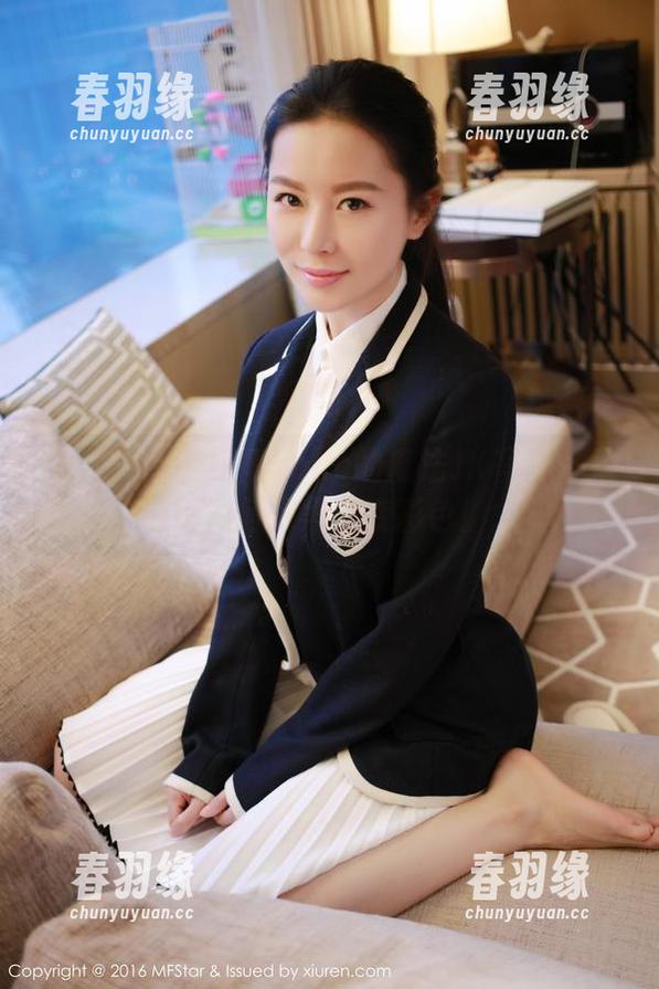模范学院-妞妞koko 模范学院 - 妞妞koko的魔法JK写真:看她如何把黑白变彩色!