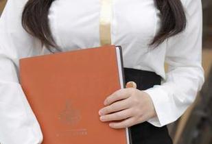模范学院 - 在茜茜Kimi的裸足哲学里，在线原图：生活就应该‘不穿鞋’！