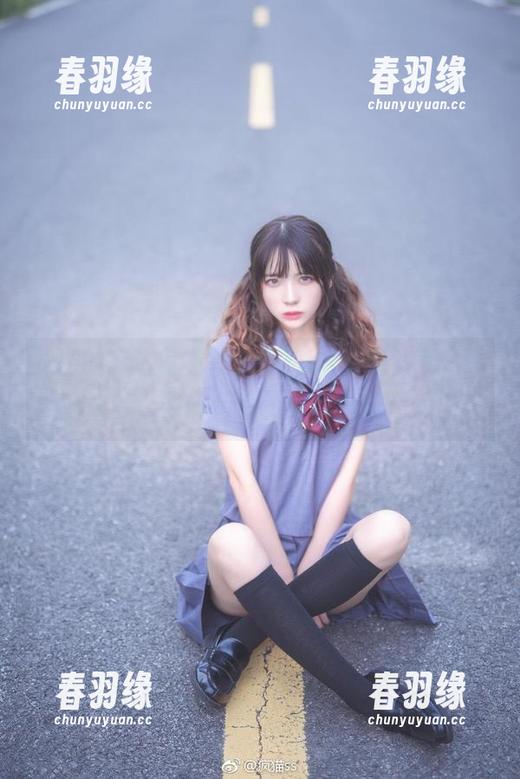 妹妹的高清写真集，疯猫ss的镜头下，轻轻一瞥，唤醒什么不太敢说的情愫。