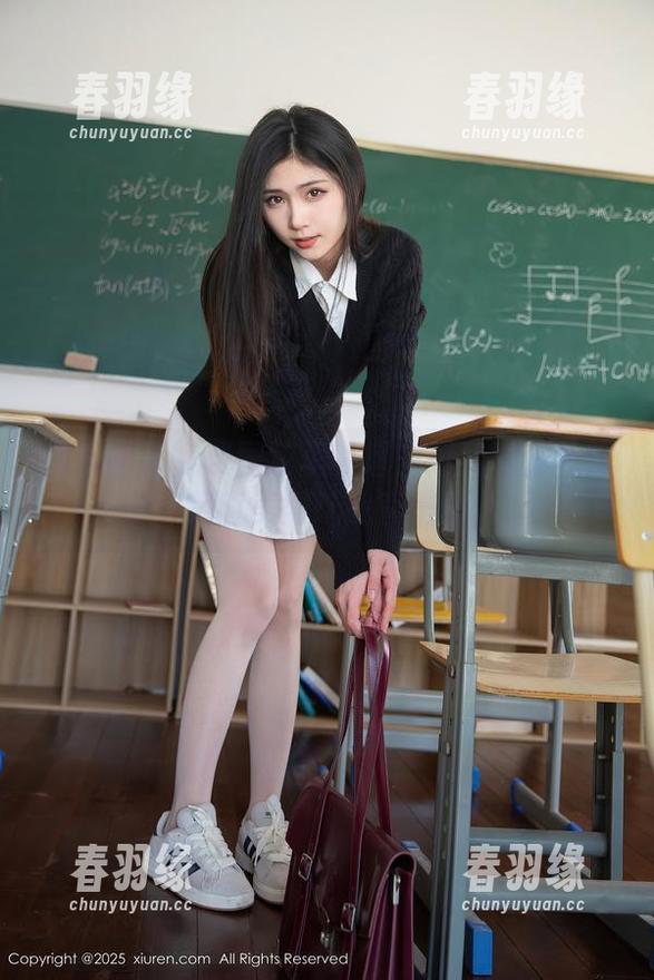 秀人网 - 免费图包里的唐安琪和她的礼服，简直美得让我直愣愣。