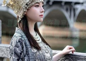 秀人网 - 夏晓Maggy在教室的合集，当学霸遇上颜值，我们该如何定义它？