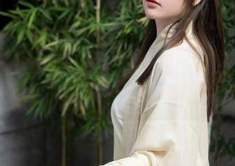 秀人网 - 奶油妹妹美腿套图：光滑就像是涂了奶油的饼干，下载风险自负哦！